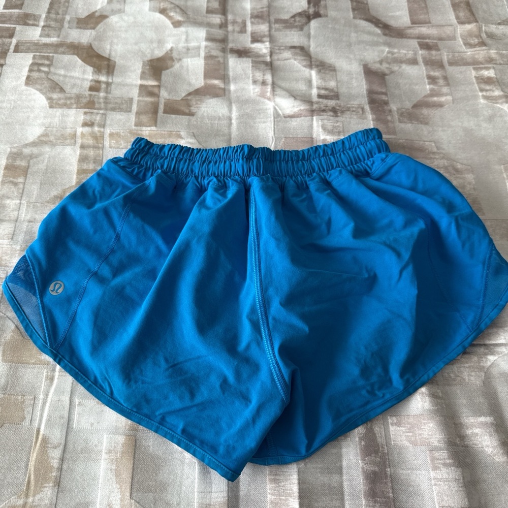 Lululemon poolside hotty hot shorts (size 2: low rise and 2.5 length)
